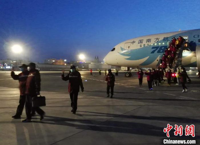 ��Ԯ�Ӷ�Ա½�����·ɻ���������ƽ ��