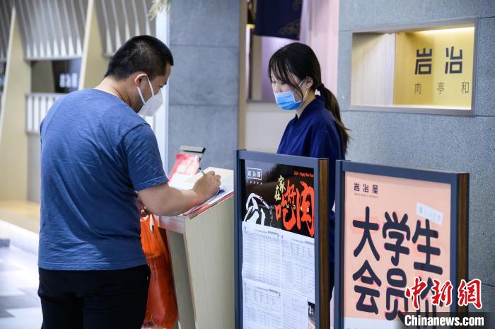 ��ұ����ʽ�����ǰ�����š��л����񹲺͹����ؽ��ڻ��ﱨ�ص������������� ��