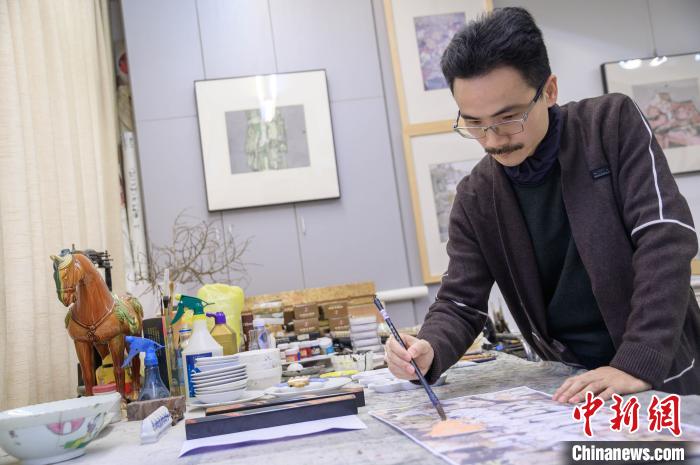 ͼΪ��־����Ϊ����ϵ�еĻ���������ɫ���������� ��