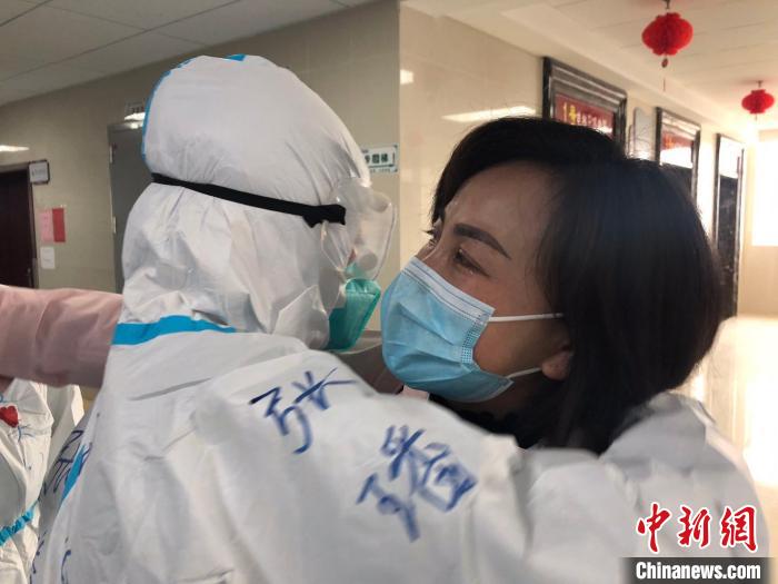 3��19�գ�ɽ��֧Ԯ������ҽԺҽ�ƶ�ҽ�������һ��ȷ�ﲡ�˳�Ժ������ƽ��ͼ