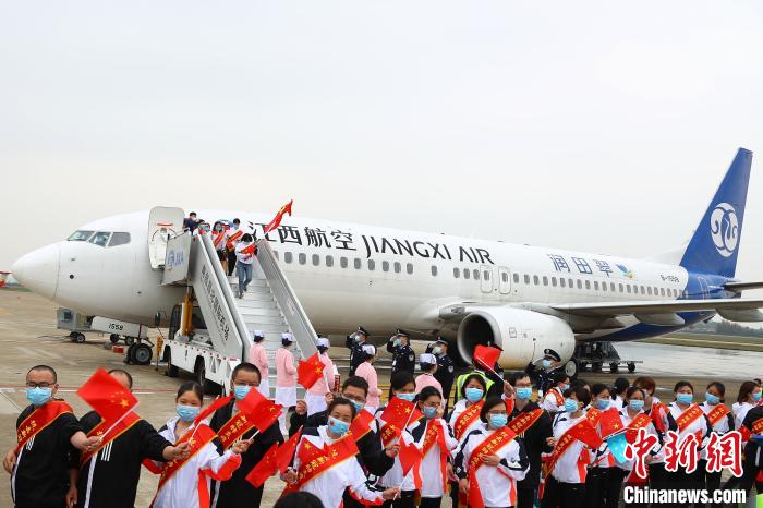 3��23�����磬����Ԯ����������ҽ�ƶӶ�Ա���·ɻ�������ռ�� ��