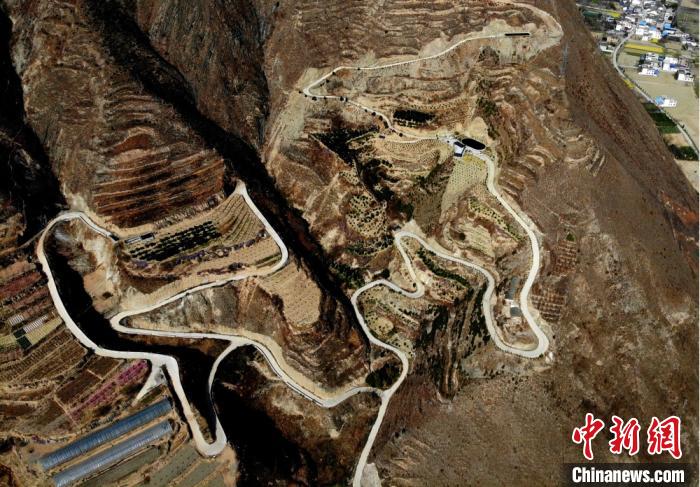 �����ڹ��Ҿ�׼��ƶ���ߣ�����¤����ɽ����ˮ��·�������ˣ�Ҳ�ŵ��Ժ������˽�����ͼΪ�������ؾ�������������ɽ·���������� ��