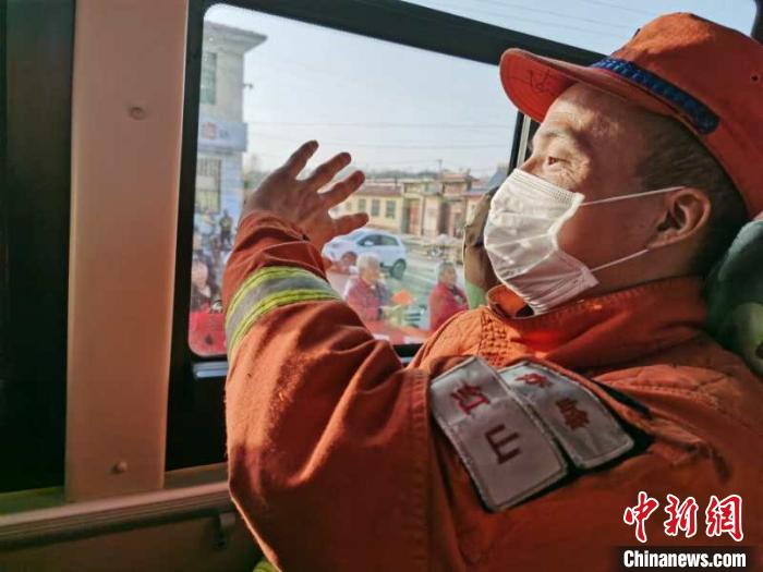 ɭ����������Ҳ�Ѿ���ʼ���롣���ɹ�ɭ�������ܶӹ�ͼ