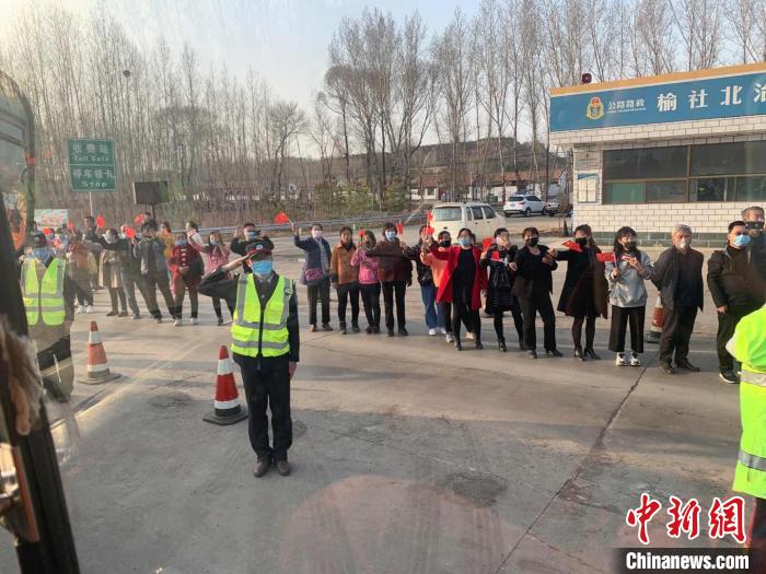 �������ڼе��ͱ����ɹ�ɭ�������ܶӹ�ͼ