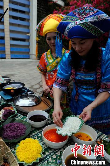 ��ʦ����չʾ��ɫŴ�׷��������ա�����ѩ�� ��