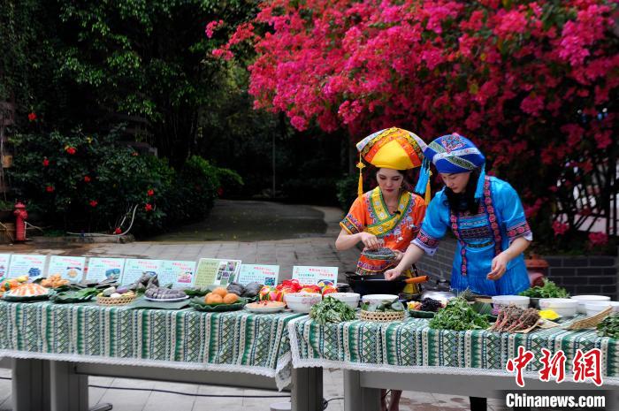 ��ʦ����չʾ��ɫŴ�׷��������ա�����ѩ�� ��