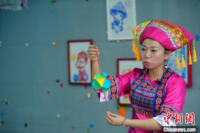 ��ʦ����չʾ�����������ա�����ѩ�� ��