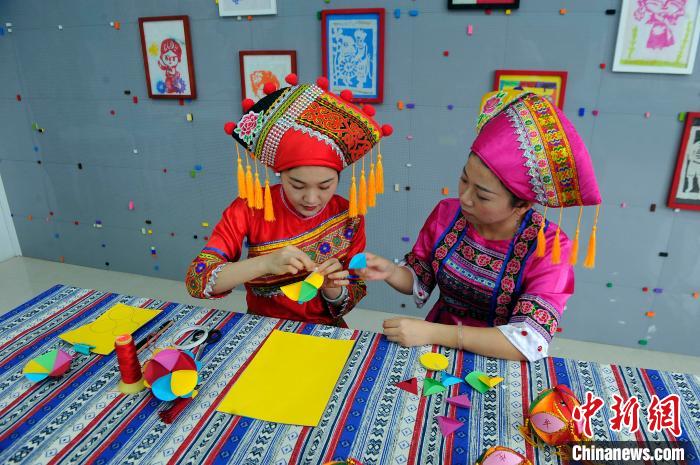 ����·Сѧ�ڹ�У��¼����ʦ�������򡣡���ѩ�� ��