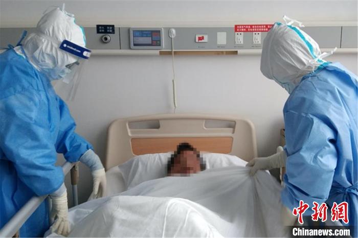 ͼΪҽ�ƶ�Ա���л����鷿����һ�����պ��˽⻼��������ϲ���ѧ�ڶ�����ҽԺ��ͼ