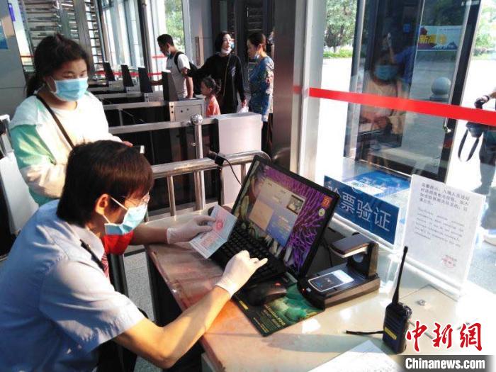 ͼΪ�ӿڱ�վ�˲��ÿͳ�Ʊ��Ϣ���й���·�����ּ��Ź�ͼ