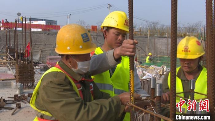 3��24�գ����Ժ��ϵ���ɣ������빤��һ�������ֽ������� ��