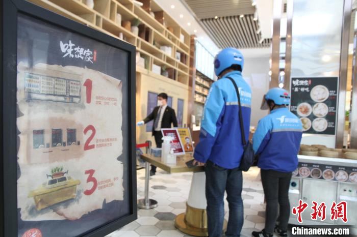 ɽ������һ���ǻ۲����ڣ��˿Ͳ��µǼǽ��������Ͳͣ�������Աȡ��ʱ����µǼǡ������� ��