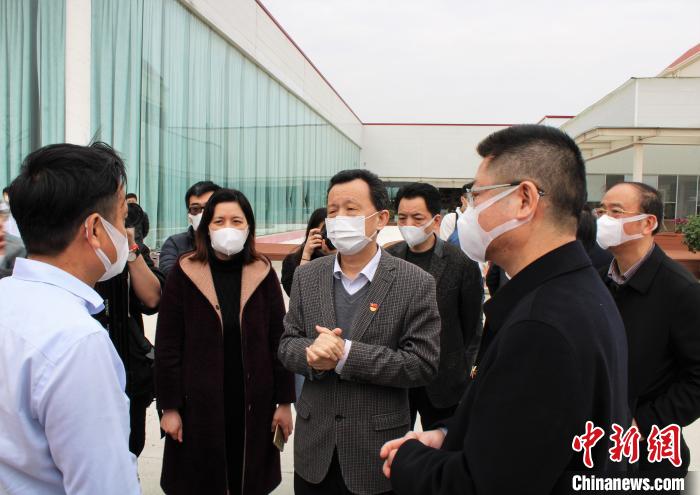 ͼΪ����ʡ������ϯ��ʽ�������������˽������������Ҷï ��