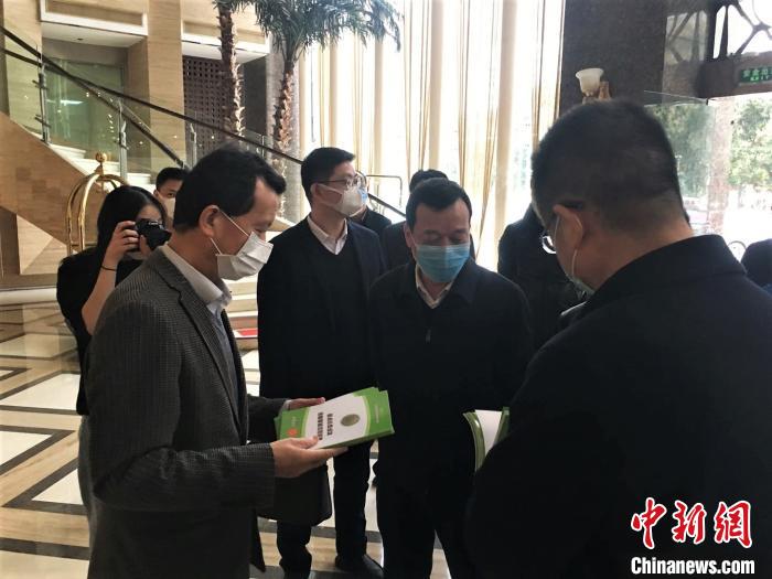 ͼΪ����ʡ������ϯ��ʽ��(��һ)����ʡ�������Ƶķ����ֲᡣ��Ҷï ��