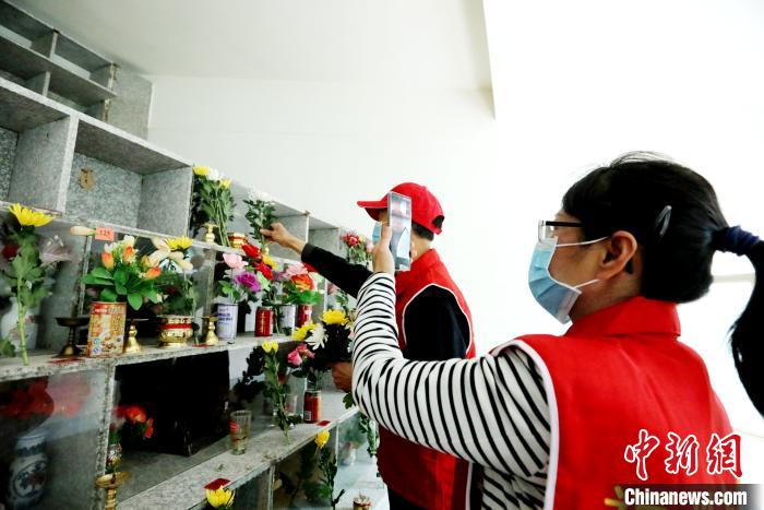 ��������β��ͤ���򳤰���������ɨ����־Ը��С�ֶӳ�Ա������ͨ����Ƶ����ΪԶ������ŦԼ���ֽ���ֱ������������ˡ��������� ��