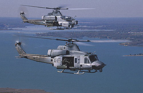����ͼ����������UH-1Y(��)��AH-1Zֱ����