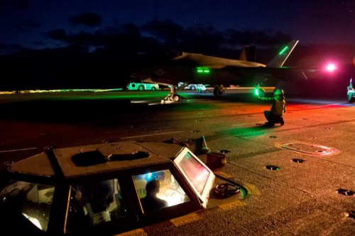  ͼ F-35C�����硱II�����Ϲ���ս�����ڡ������ȡ��ź�ĸ��ʵʩҹ�������(���ϣ�¡�������˾)