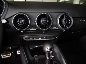 �µ�(����) �µ�TT 2015�� TT Coupe 45 TFSI quattro ������