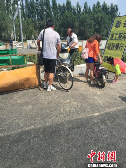 ͼΪ���ڷ�Խ�������·�ˡ����Ｊ ��