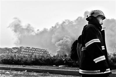 һ������Ա�߹�Ũ�� ��Ӱ/�������� ����