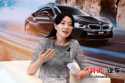 BMW�й���ѵѧԺ�ܼ�Ф��Ůʿ