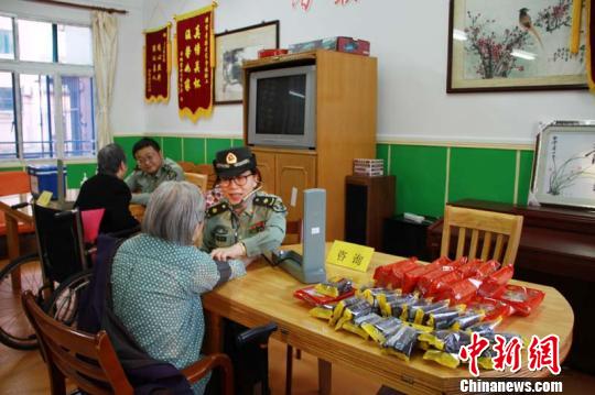 �Դ�ҽԺ�뾴��Ժ����Ӻ󣬱���Ůÿ�¶�����������Ѳ�ҽ����Ա������������������죬��ÿ�����˵Ľ������Ҳ�������ա������� ��