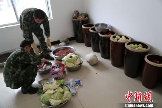 10��19����20���ڼ䣬����ƽ���������ٱ�����2000��ﶬ���̲ˣ���ʡ�̲˹����1����Ԫ��ͼΪ�����߲ˡ���֣�� ��