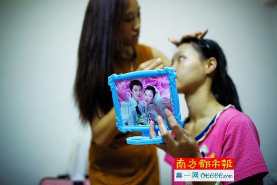 С���ǰһ�������ѡ����깷���ص������ݣ����Ѱ�æ��ױ��׼��ȥ��Լ�Է���