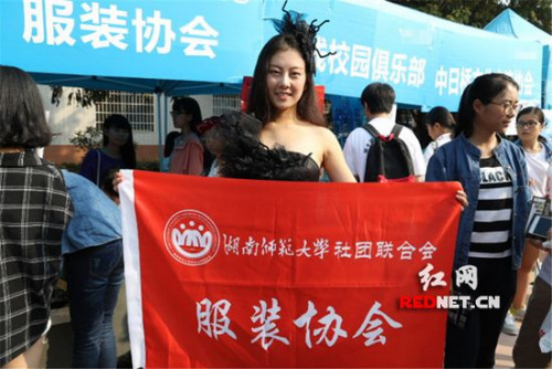 ����װЭ���ͬѧ����ͬѧ��Ƶķ�װ������չʾЭ���ɣ�