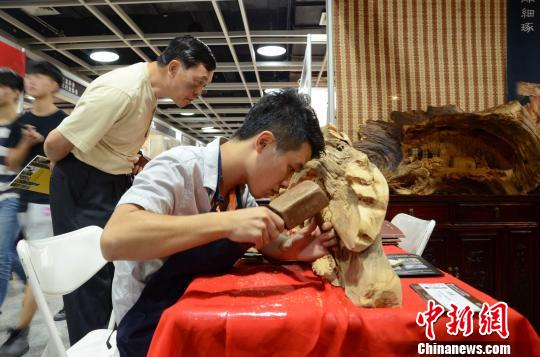 �ֳ�ľ����չʾ Τ�ܷ� ��