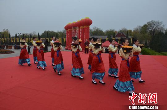 ɽ���鶴�����ٰ���δ�꺮�½ڼ����䣬ͼΪ���װٹ���������ޱ ��