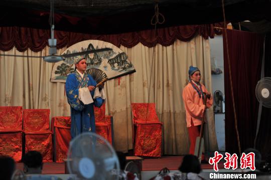 ͼΪ�ݳ��ֳ������ζ� ��