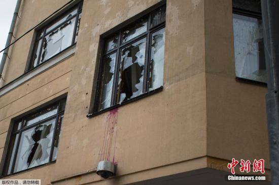 ����ʱ��11��25�գ�����˹Ī˹�ƣ�ʾ��������������פ����˹��ʹ��Ͷ��������ʯ�顣����˹���ھۼ���������פ����˹��ʹ����ʾ��������24��������վ�ս����ִ�ж������Ǿ��ڼ�����֯ʵʩ���´���Ķ���˹�վ�һ��ս�����䡣