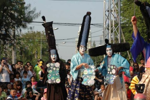 ����ͼƬ�����Ƚ�ͷ�����У������Ҵ������֡�