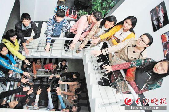 ������ѧ���ϻ������������ſ�ݡ� ����800��