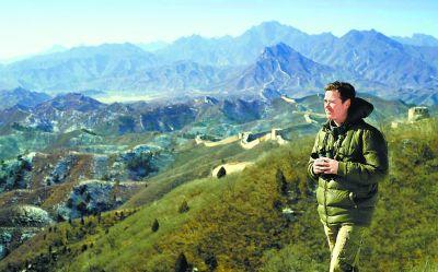 45�������(Terry)��һ���ڱ������������Ӣ���ˡ�2010�꣬�������ˡ�����������վ��ͨ����һ��վ������¼�˱����������ܱ߹۲쵽�����ࡣ��Ȼ���ԡ����������������ϳ��֣�����Խ��Խ����˿�ʼ��ע���񣬶��ڱ��������˵����ӣ�����е��ǳ���ο������Ϊ��Щ�˶��ڱ������������¼�ͱ��������˺ܴ�������