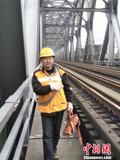 ͼΪ�����������֦����·����Ѳ�鹩ˮ�豸����״��������Ӣ�� ��