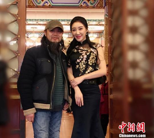 12��16�գ���־��Ӱ�����ഺ֮�衷��ӳʽ��30�����������硶�и����ϵĴ��桷���ŷ������ڱ��������ɫ����¡�ؾ��С�ͼΪ������Ա��ǧ��(��)�������˴��ӡ�