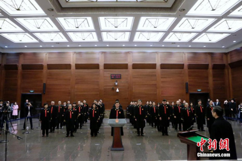 12��26�գ��й��������Ժ�������η����ܷ����Ļ����ȫ���˴�ί�����飬�����������������������Ժ��Ժ��������ίԱ��ίԱ��ͥ������ͥ��������Ա��46����Ӧ����ְ��ķ��٣�����12��25�ո��������ĸ�Ѳ�ط�ͥ���ٲμ��˱������Ļ����������� ���˼ ��