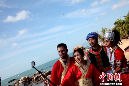 ͼΪ������ۡ����ŵķ������ĺ��Ǿ������ߺ�Ӱ����־ǿ�� ��־ǿ ��