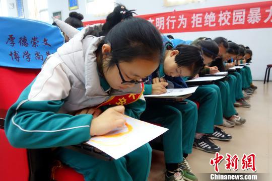 Ϊ���ܸ����˽��Լ����Ը������ʣ���ʦ��ÿλѧ�����˻滭�����Ի滭�����˲���������� ��