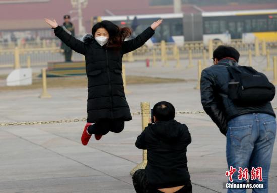 12��21�գ���������������ͼΪ�ο����찲�Ź㳡�ιۡ���������� ���� ��