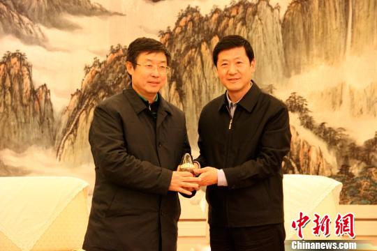 ͼΪ�Ƶ���ֲ����������̫�շ�������������ʽ21�����������С��������� ��