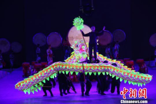 ͼΪͭ�����µġ�ҹ���������ࡣ������ǿ ��