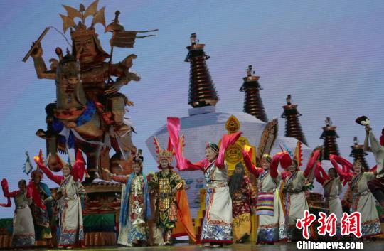 12��27�������ɻƺ�Դͷ���ڵ��ຣʡ���������������������ش���ġ����������ǻ���䡷�ڻƺ��뺣�ڶ�Ӫѩ�����Ժ���ݡ�ͼΪ�ݳ����ա��������� ��