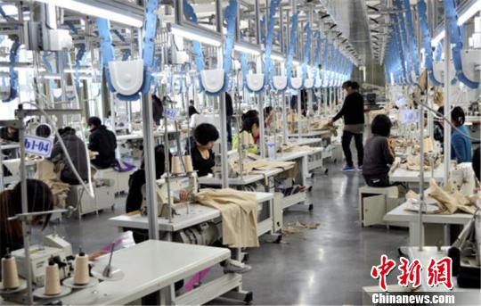 ͼΪ�㽭��֯��װְҵ����ѧԺʵ������ ������ ��