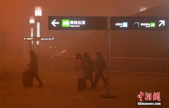 1��3�����䣬�����������ֺӱ���أ���ʯ��ׯ��վ�����ڴ�ԽŨŨ������׼�����С���ʡ����̨17ʱ��������������ɫԤ����ƽԭ�󲿷ֵ������ܼ���С��500�׵�Ũ�����ֵ��ܼ��Ȳ���200�ס�ͼΪ�ϻ𳵵�������������� ����� ��