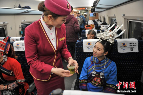 12��28�գ������������϶Ρ��ƹ������������ɫ����ʽ��ͨ��Ӫ���������롰����ʱ��������Ϊ����������һ�Σ���θ����Ŀ�ͨ��ζ�Ż�������ȫ�߹�ͨ��ͼΪ�����˿͡� ����ԱΪ��������˿������Ȳ衣 ��������� �ζ� ����������� �ζ� ��