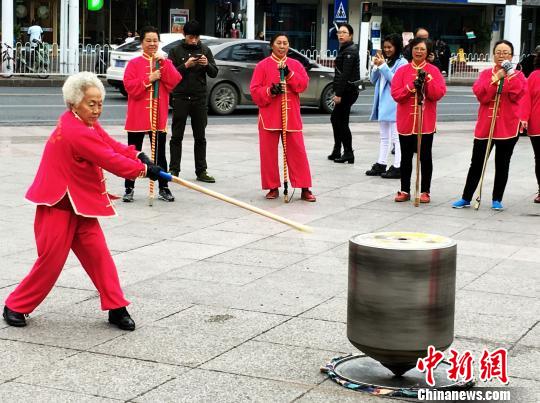 �����м���¥�㳡���й���ͳ������������Ϸ�������ݡ����ڳ�Ϊ����������Ŀ�ķ羰�������� ��