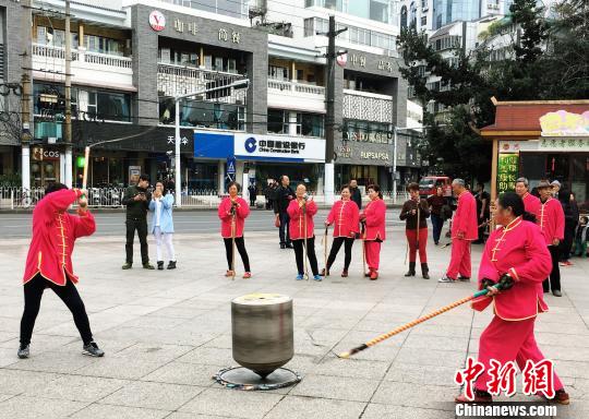 �����м���¥�㳡���й���ͳ������������Ϸ�������ݡ����ڳ�Ϊ����������Ŀ�ķ羰�������� ��